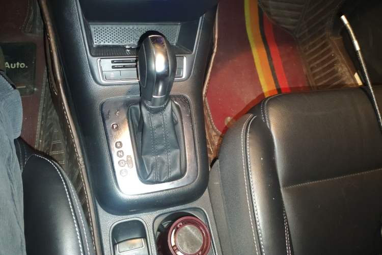 Used Volkswagen Tiguan 2016 300TSI Automatic Two-Wheel Drive Comfort Edition Gear Lever