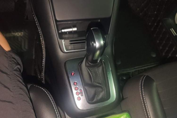 Used Volkswagen Tiguan 2016 300TSI Automatic Two-Wheel Drive Trend Edition Gear Lever