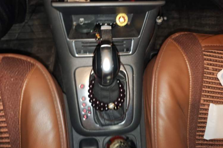 Used Volkswagen Tiguan 2016 300TSI Automatic Two-Wheel Drive Trend Edition Gear Lever