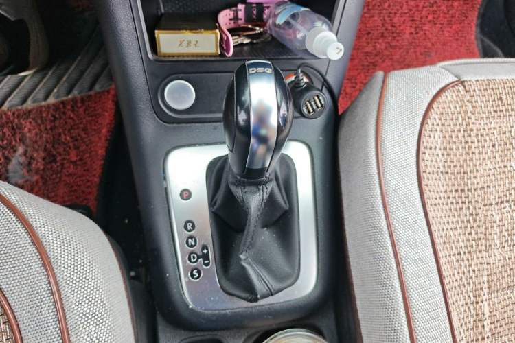 Used Volkswagen Tiguan 2016 280TSI Automatic Two-Wheel-Drive Silk Road Style Edition Gear Lever