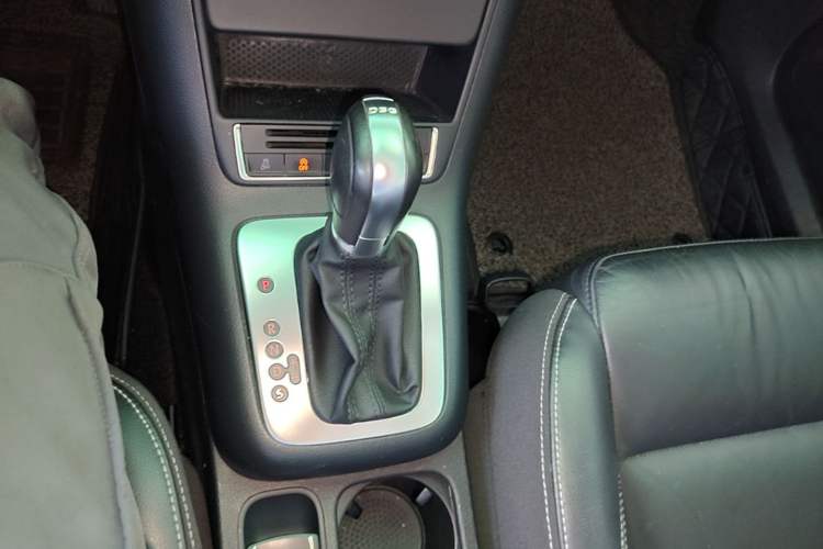 Used Volkswagen Tiguan 2016 280TSI Automatic Two-Wheel Drive Silk Road Comfort Edition Gear Lever
