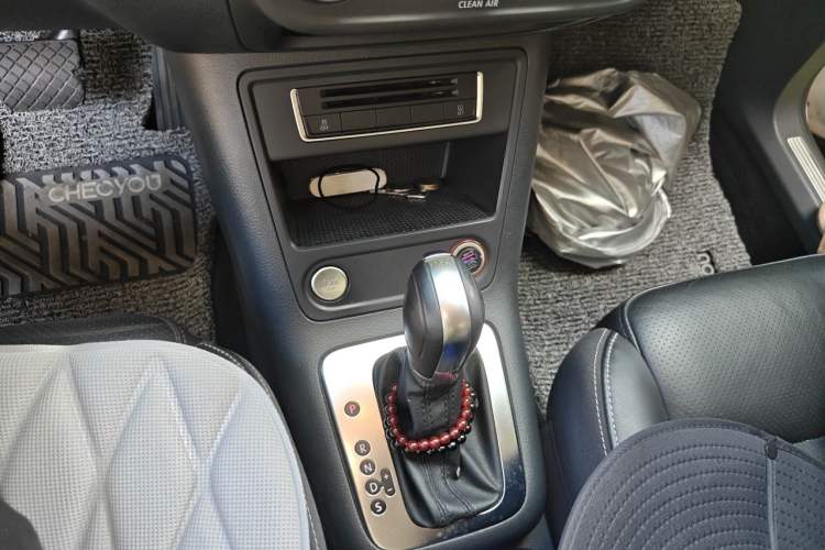 Used Volkswagen Tiguan 2016 300TSI Automatic Two-Wheel Drive Luxury Edition Gear Lever