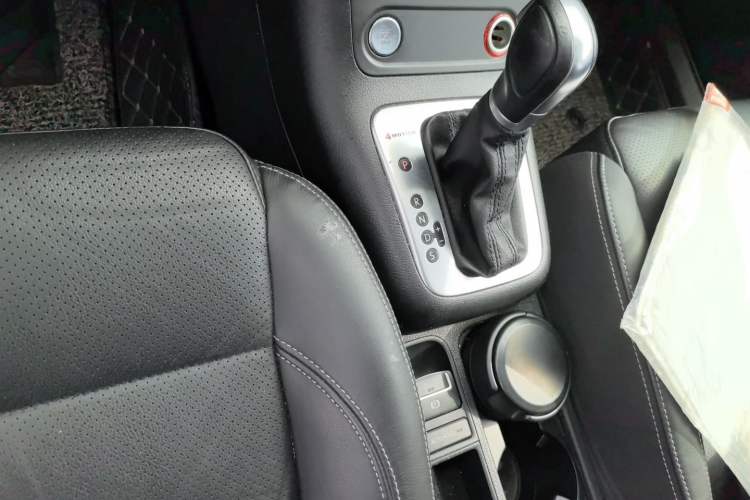 Used Volkswagen Tiguan 2016 300TSI Automatic All-Wheel Drive Luxury Edition Gear Lever