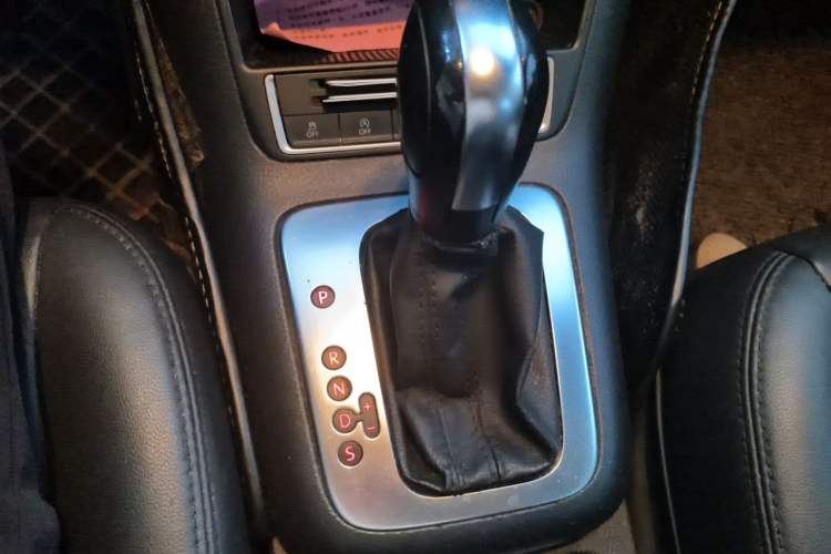 Used Volkswagen Tiguan 2016 280TSI Automatic Two-Wheel-Drive Silk Road Style Edition Gear Lever