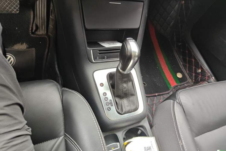 Used Volkswagen Tiguan 2016 280TSI Automatic Two-Wheel Drive Silk Road Comfort Edition Gear Lever