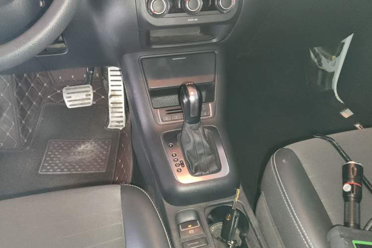 Used Volkswagen Tiguan 2016 280TSI Automatic Two-Wheel-Drive Silk Road Style Edition Gear Lever