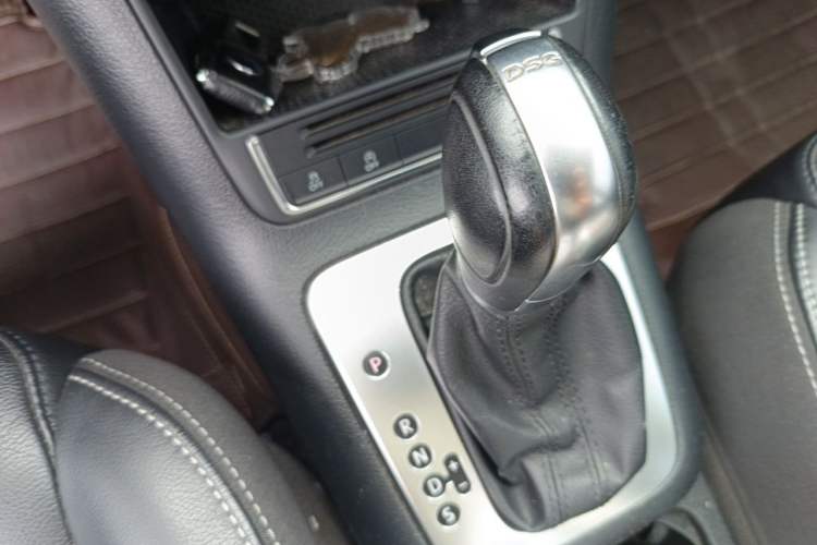 Used Volkswagen Tiguan 2016 280TSI Automatic Two-Wheel Drive Silk Road Comfort Edition Gear Lever