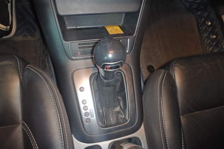 Used Volkswagen Tiguan 2016 280TSI Automatic Two-Wheel Drive Silk Road Comfort Edition Gear Lever