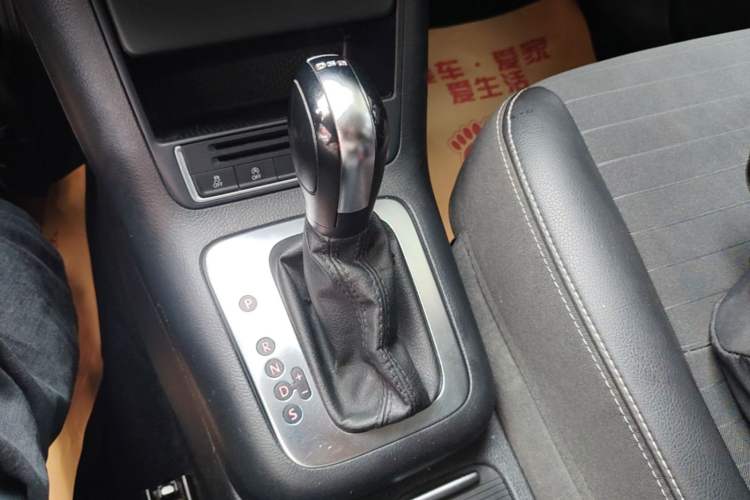 Used Volkswagen Tiguan 2016 280TSI Automatic Two-Wheel-Drive Silk Road Style Edition Gear Lever