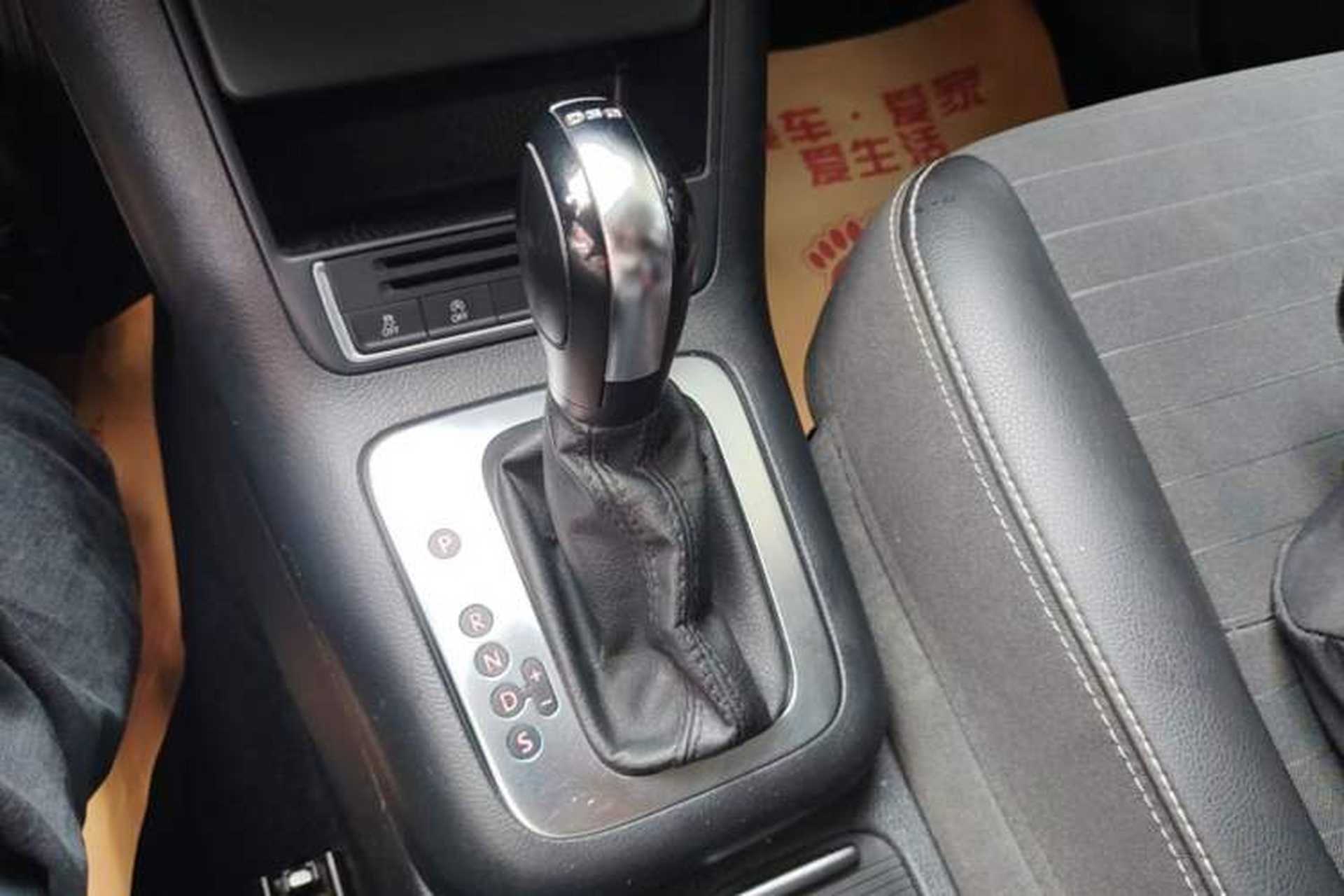 Used Volkswagen Tiguan 2016 280TSI Automatic Two-Wheel-Drive Silk Road Style Edition Gear Lever