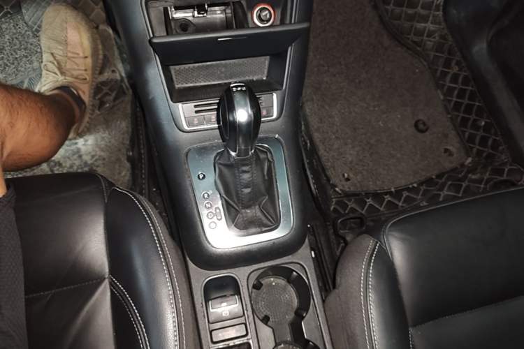 Used Volkswagen Tiguan 2016 280TSI Automatic Two-Wheel Drive Silk Road Comfort Edition Gear Lever