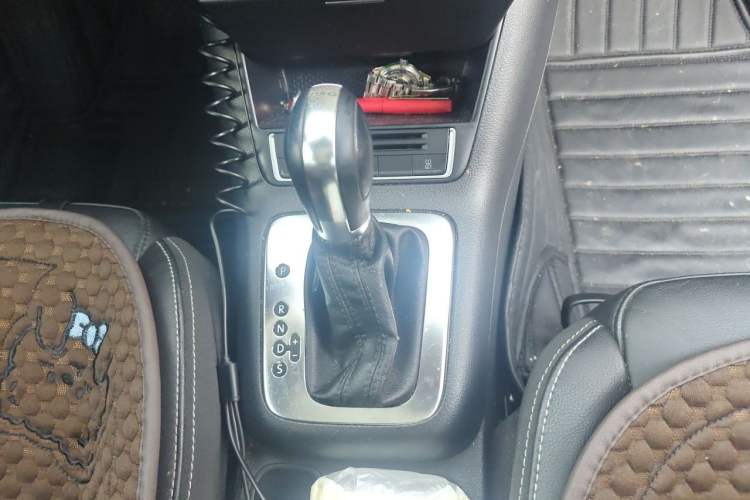 Used Volkswagen Tiguan 2016 280TSI Automatic Two-Wheel Drive Silk Road Comfort Edition Gear Lever