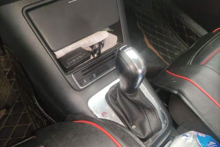 Used Volkswagen Tiguan 2016 280TSI Automatic Two-Wheel-Drive Silk Road Style Edition Gear Lever