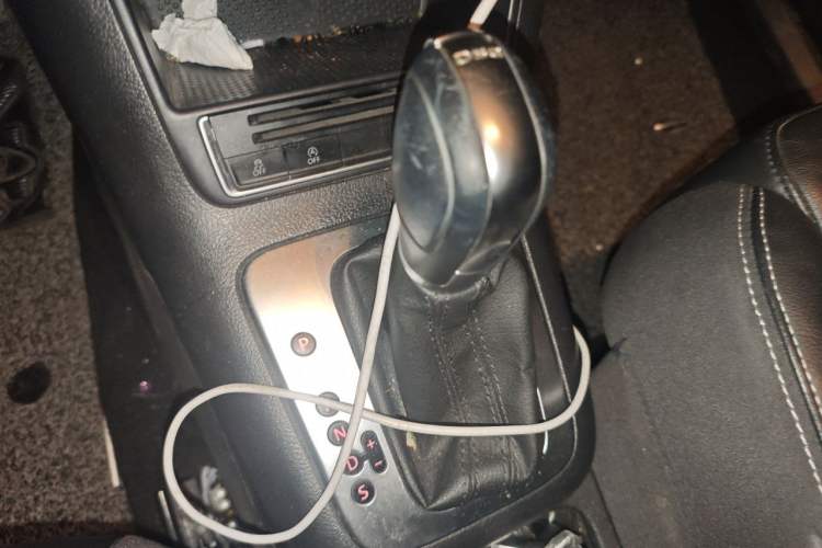 Used Volkswagen Tiguan 2016 280TSI Automatic Two-Wheel Drive Silk Road Comfort Edition Gear Lever