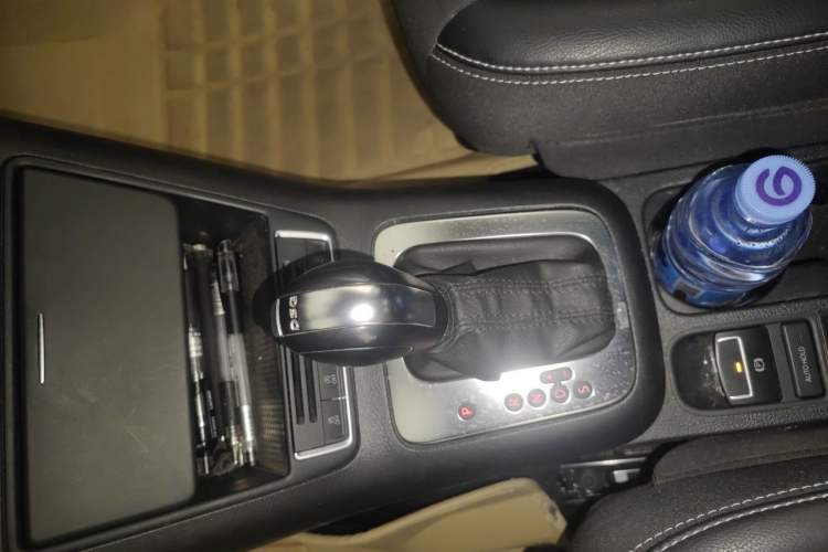 Used Volkswagen Tiguan 2016 280TSI Automatic Two-Wheel-Drive Silk Road Style Edition Gear Lever