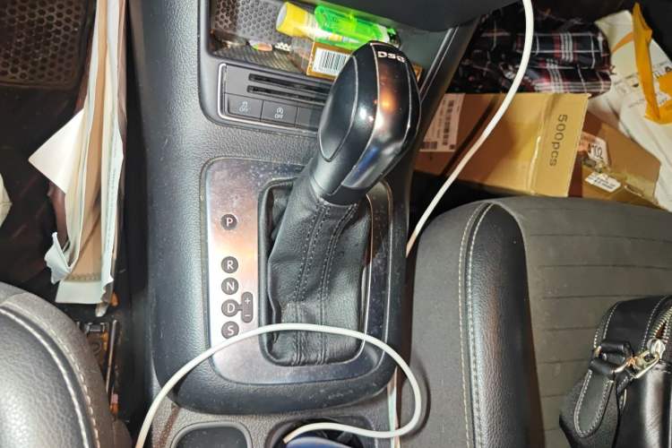 Used Volkswagen Tiguan 2016 280TSI Automatic Two-Wheel-Drive Silk Road Style Edition Gear Lever