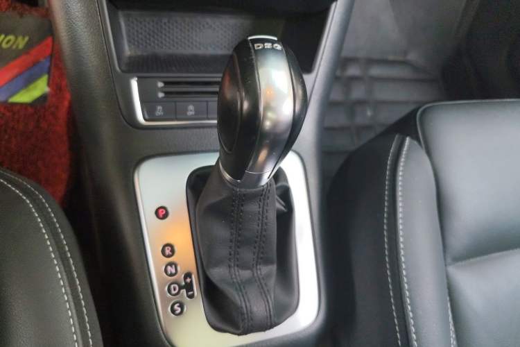 Used Volkswagen Tiguan 2016 280TSI Automatic Two-Wheel-Drive Silk Road Style Edition Gear Lever
