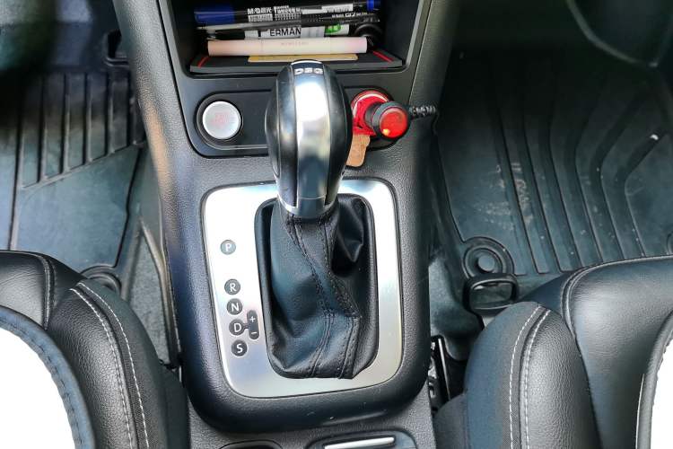 Used Volkswagen Tiguan 2016 280TSI Automatic Two-Wheel Drive Silk Road Comfort Edition Gear Lever