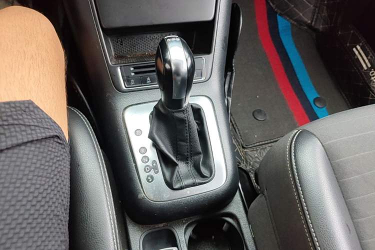 Used Volkswagen Tiguan 2016 280TSI Automatic Two-Wheel-Drive Silk Road Style Edition Gear Lever