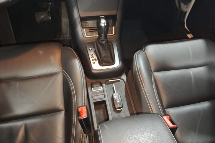 Used Volkswagen Tiguan 2016 280TSI Automatic Two-Wheel Drive Silk Road Comfort Edition Gear Lever