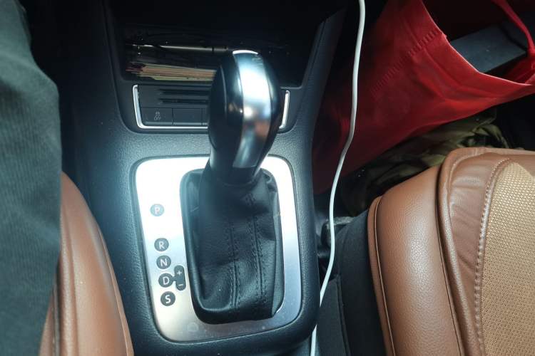 Used Volkswagen Tiguan 2016 300TSI Automatic Two-Wheel Drive Trend Edition Gear Lever
