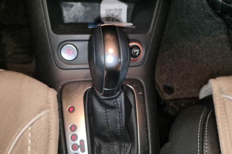 Used Volkswagen Tiguan 2016 300TSI Automatic Two-Wheel Drive Luxury Edition Gear Lever