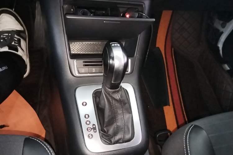 Used Volkswagen Tiguan 2016 280TSI Automatic Two-Wheel-Drive Silk Road Style Edition Gear Lever
