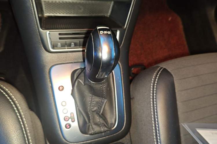 Used Volkswagen Tiguan 2016 280TSI Automatic Two-Wheel-Drive Silk Road Style Edition Gear Lever