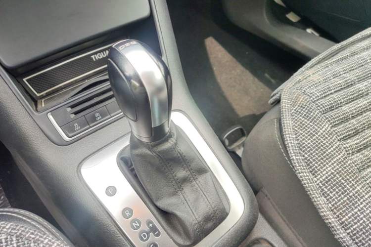 Used Volkswagen Tiguan 2016 280TSI Automatic Two-Wheel-Drive Silk Road Style Edition Gear Lever