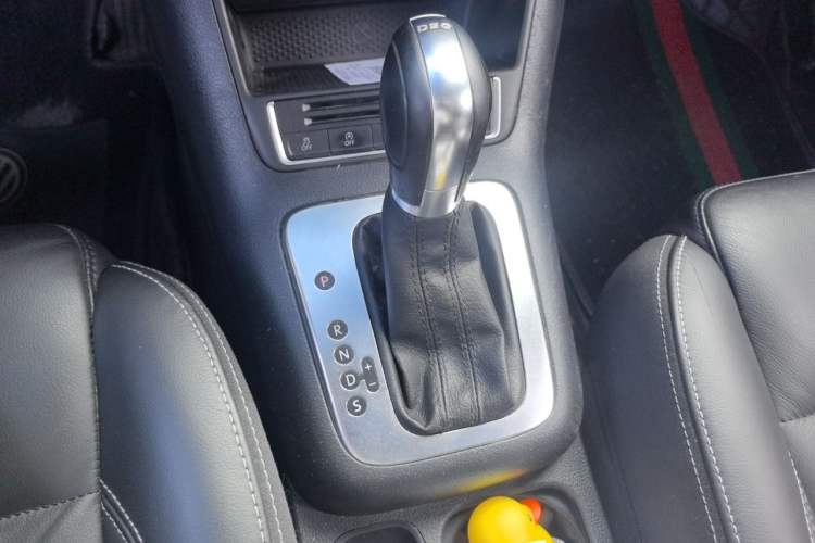Used Volkswagen Tiguan 2016 280TSI Automatic Two-Wheel Drive Silk Road Comfort Edition Gear Lever
