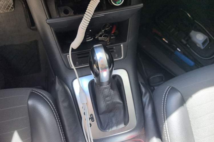 Used Volkswagen Tiguan 2016 300TSI Automatic Two-Wheel Drive Trend Edition Gear Lever