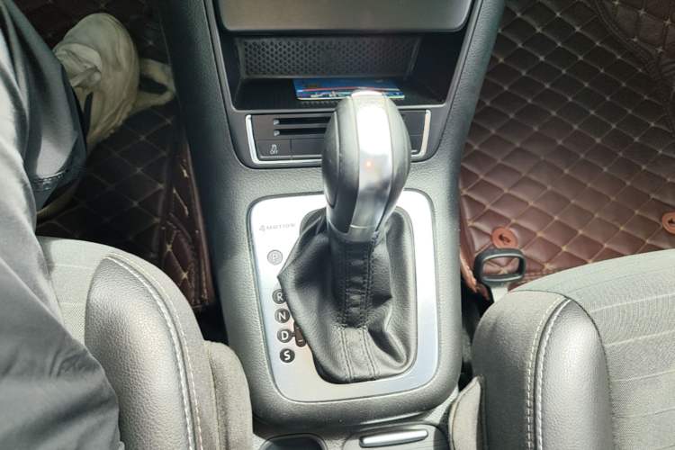 Used Volkswagen Tiguan 2016 300TSI Automatic All-Wheel Drive Fashion Vision Edition Gear Lever