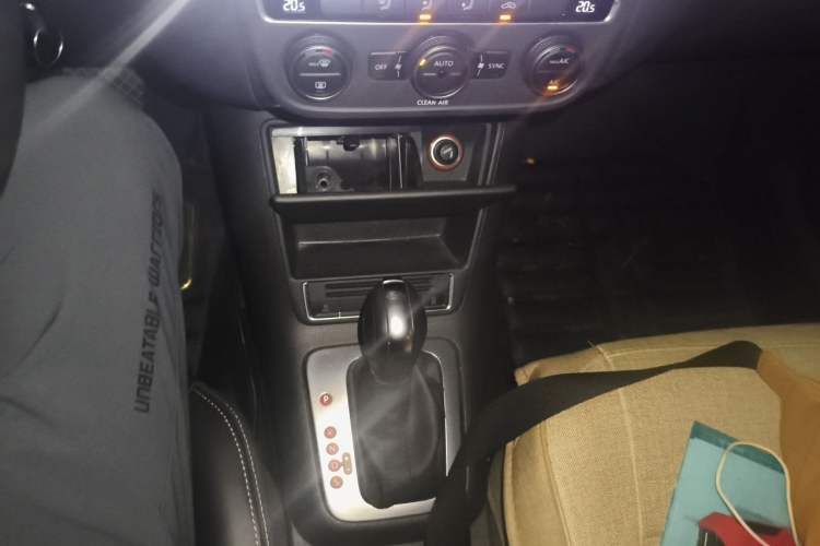 Used Volkswagen Tiguan 2016 300TSI Automatic Two-Wheel Drive Comfort Edition Gear Lever