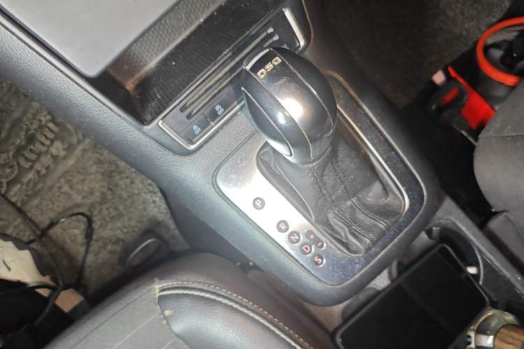 Used Volkswagen Tiguan 2016 280TSI Automatic Two-Wheel-Drive Silk Road Style Edition Gear Lever