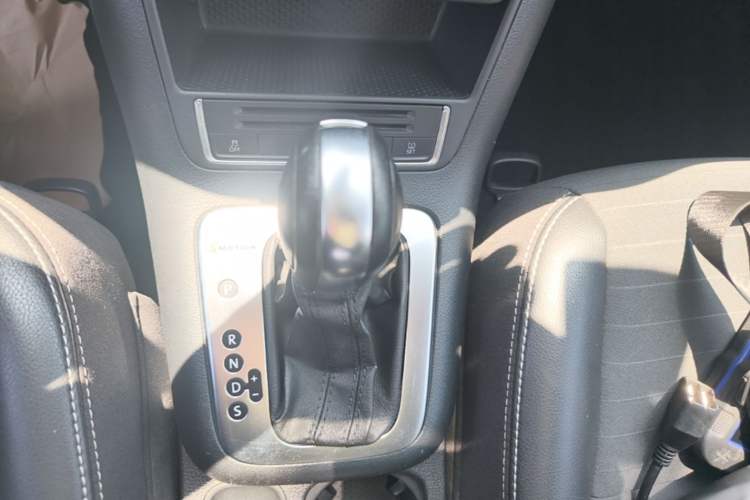 Used Volkswagen Tiguan 2016 300TSI Automatic All-Wheel Drive Fashion Vision Edition Gear Lever