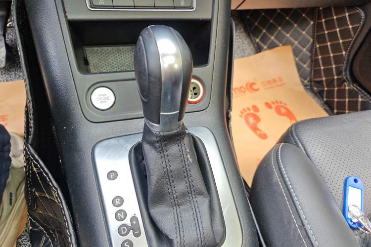 Used Volkswagen Tiguan 2016 300TSI Automatic Two-Wheel Drive Luxury Edition Gear Lever