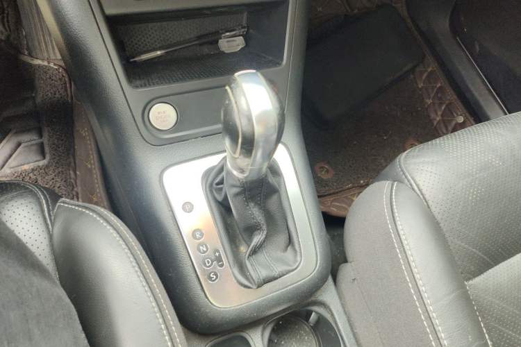Used Volkswagen Tiguan 2016 300TSI Automatic Two-Wheel Drive Luxury Edition Gear Lever