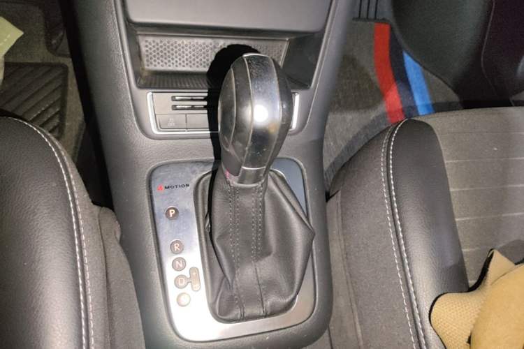Used Volkswagen Tiguan 2016 300TSI Automatic All-Wheel Drive Fashion Vision Edition Gear Lever