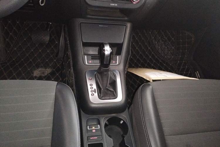 Used Volkswagen Tiguan 2016 300TSI Automatic Two-Wheel Drive Trend Edition Gear Lever