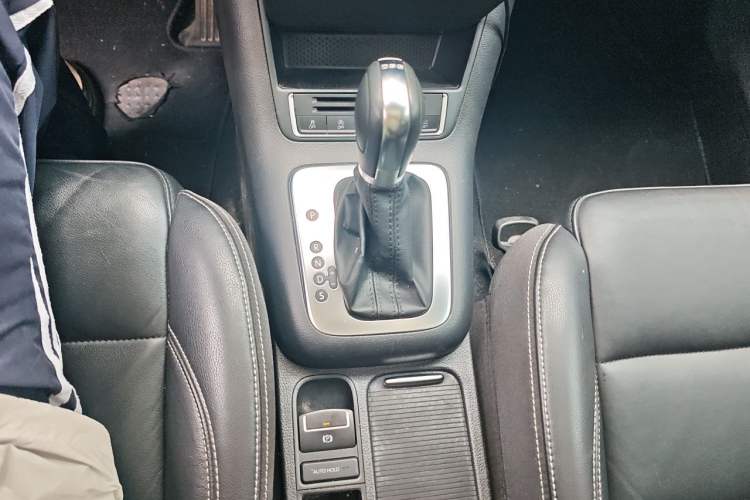 Used Volkswagen Tiguan 2016 280TSI Automatic Two-Wheel Drive Silk Road Comfort Edition Gear Lever