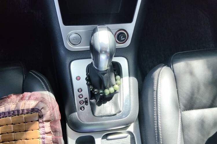 Used Volkswagen Tiguan 2016 280TSI Automatic Two-Wheel Drive Silk Road Comfort Edition Gear Lever
