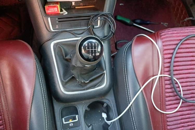 Used Volkswagen Tiguan 2016 300TSI Manual Two-Wheel Drive Trend Edition Gear Lever