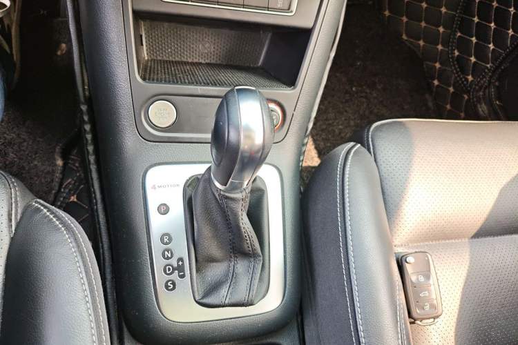 Used Volkswagen Tiguan 2016 300TSI Automatic All-Wheel Drive Luxury Edition Gear Lever