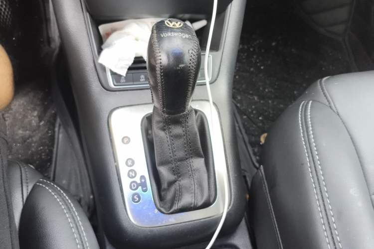 Used Volkswagen Tiguan 2016 280TSI Automatic Two-Wheel Drive Silk Road Comfort Edition Gear Lever