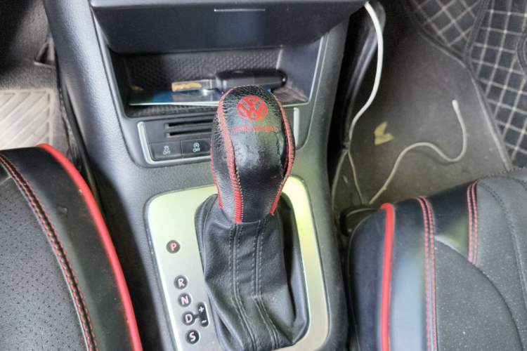 Used Volkswagen Tiguan 2016 280TSI Automatic Two-Wheel-Drive Silk Road Style Edition Gear Lever