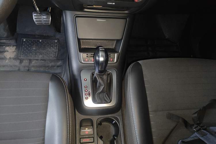 Used Volkswagen Tiguan 2016 280TSI Automatic Two-Wheel-Drive Silk Road Style Edition Gear Lever