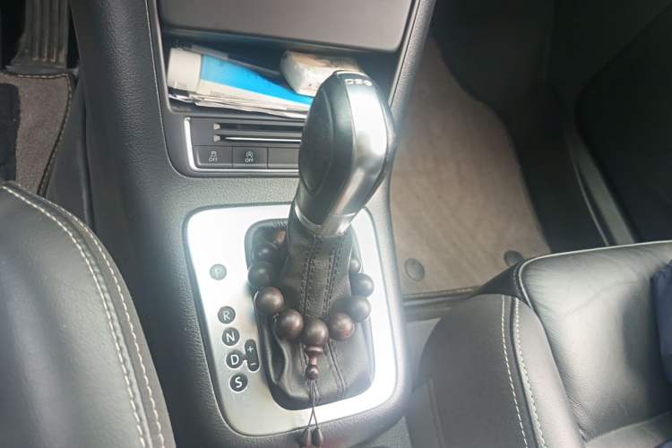 Used Volkswagen Tiguan 2016 280TSI Automatic Two-Wheel Drive Silk Road Comfort Edition Gear Lever