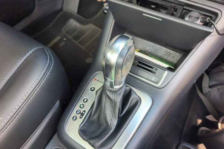 Used Volkswagen Tiguan 2016 300TSI Automatic All-Wheel Drive Fashion Vision Edition Gear Lever