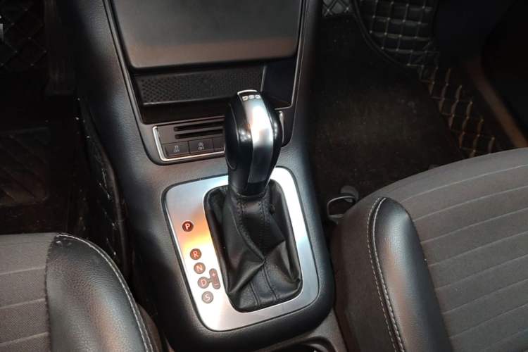 Used Volkswagen Tiguan 2016 280TSI Automatic Two-Wheel-Drive Silk Road Style Edition Gear Lever