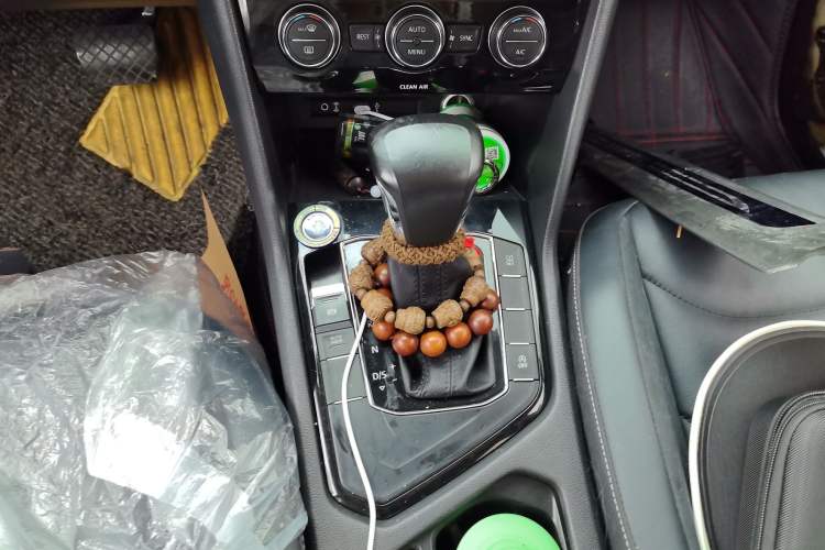 Used Volkswagen Tiguan 2016 300TSI Automatic Two-Wheel Drive Luxury Edition Gear Lever